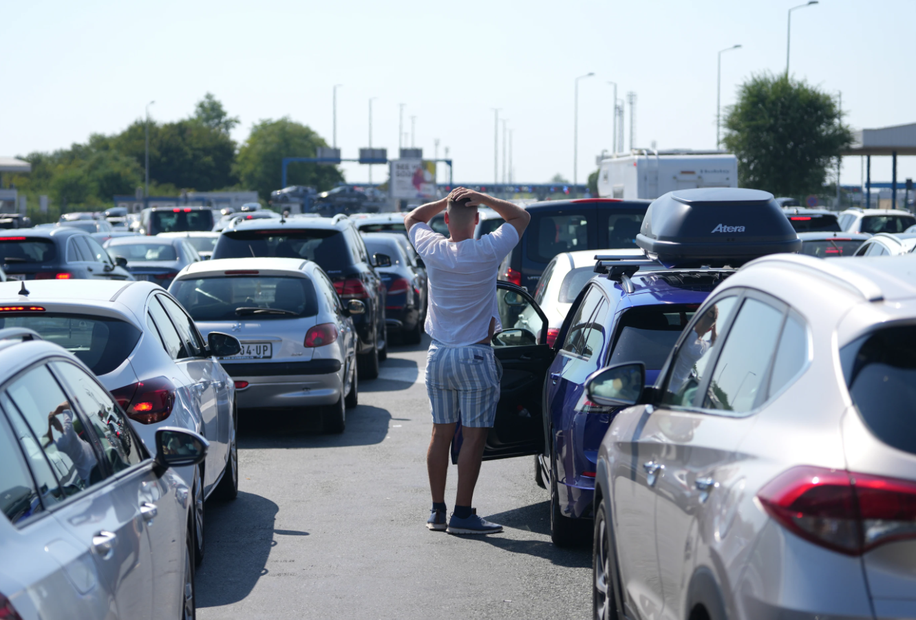 Hourslong waits at Croatia-Serbia border test travelers’ resolve in sweltering heat - Inside Politics
